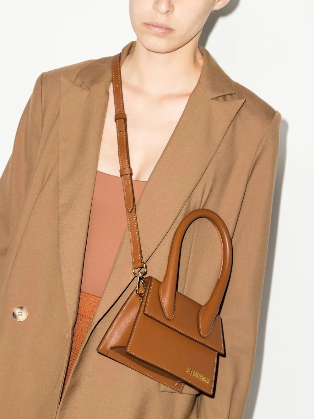 JACQUEMUS Le Chiquito Moyen castanha