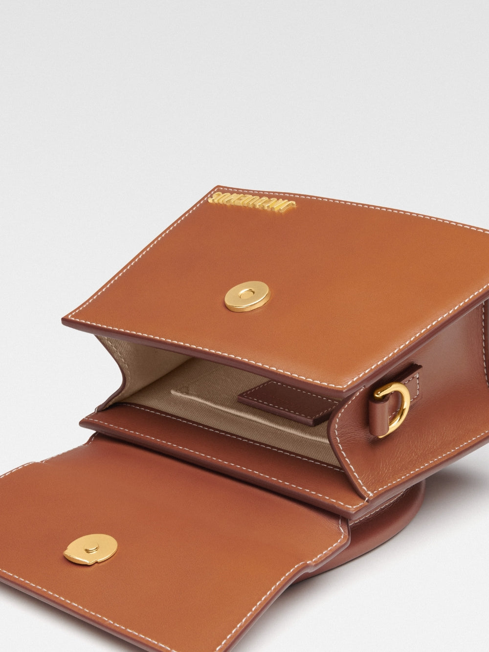 JACQUEMUS Le Chiquito Moyen castanha